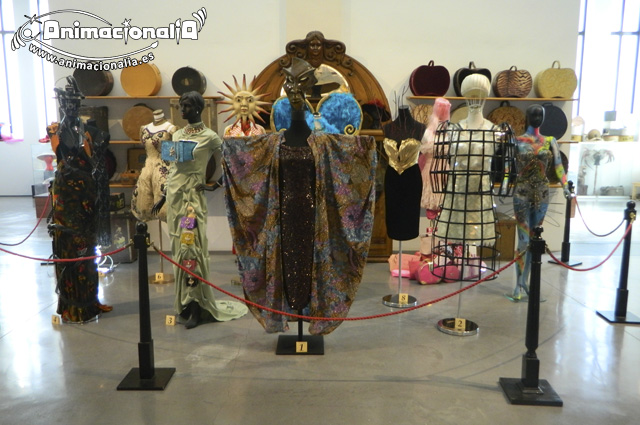 Animacionalia. Museo del Automóvil Málaga 2015. Fashion Victims. Bodypainting Maniquí.